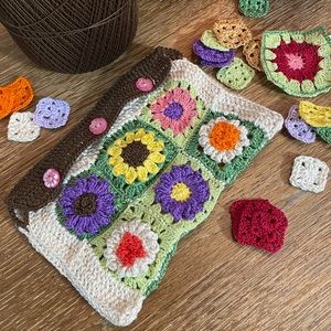 Crocheted Floral Mini Clutch with Buttons Closure
